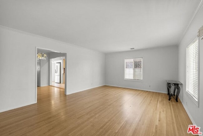 Building Photo - 923 W Orange Grove Ave