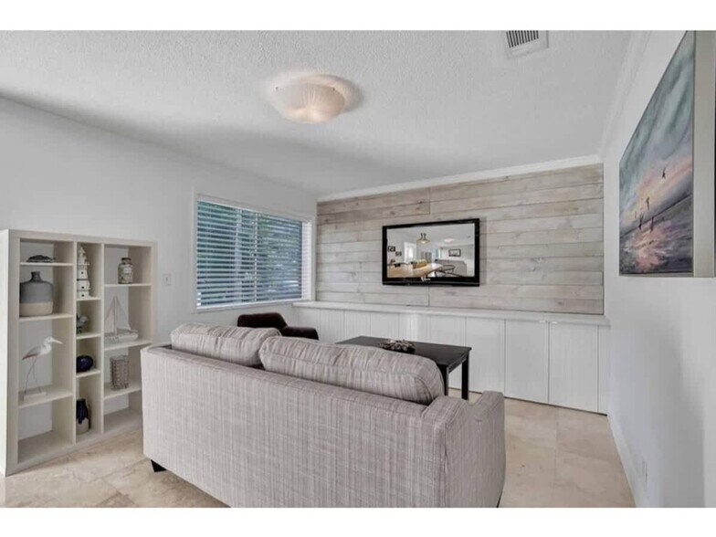 Building Photo - 3215 NE 7th St