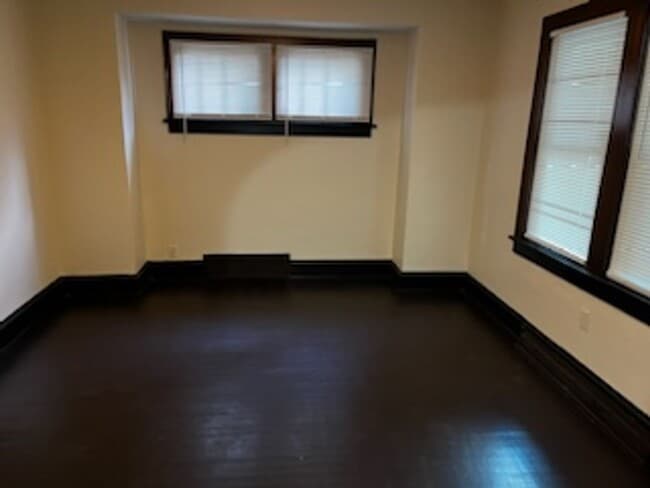 Building Photo - Section 8 Welcomed! 3 br / 1 ba Home for Rent