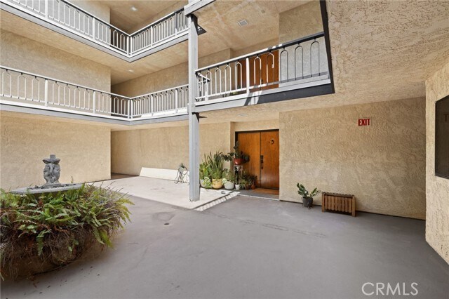 Building Photo - 212 N Valley St