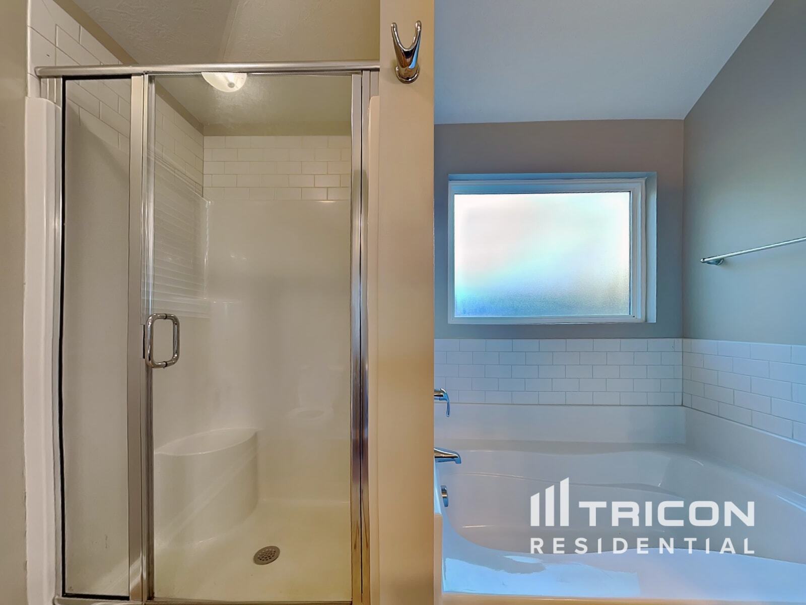 Building Photo - 3250 Alexandria Dr