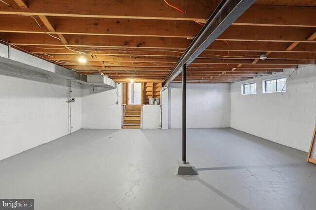 Building Photo - 11002 Trafton Ct