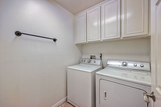 Building Photo - Recently Renovated 2-story home!