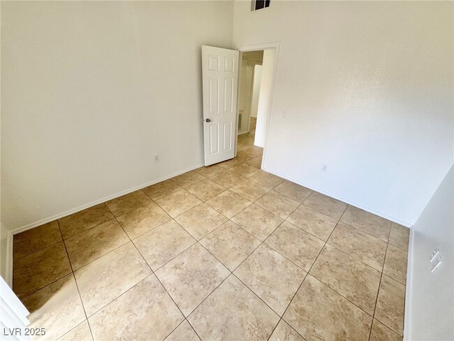 Building Photo - 2117 Echo Bay