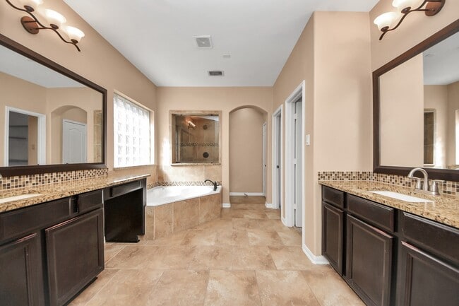 Building Photo - 9427 Sapphire Bay Ln
