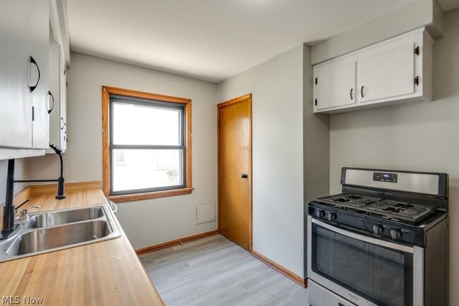 Building Photo - 8514 Deerfield Dr