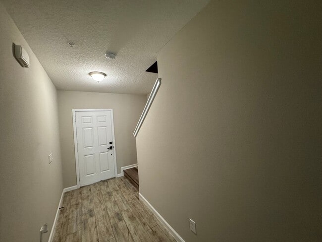Building Photo - 3 BD/2.5 BA Home, Modern Elegance Meets Ev...