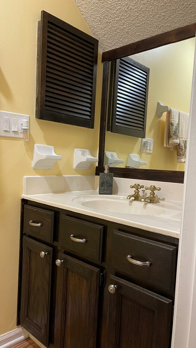 Downstairs half bath - 229 Quail Run