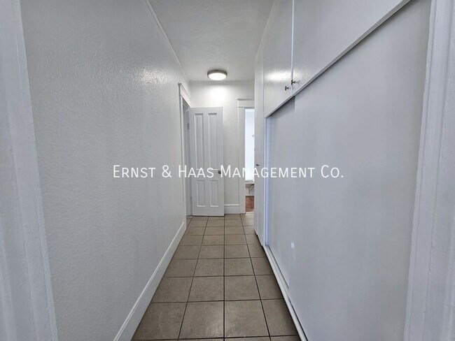 Building Photo - 1468 Alamitos Ave