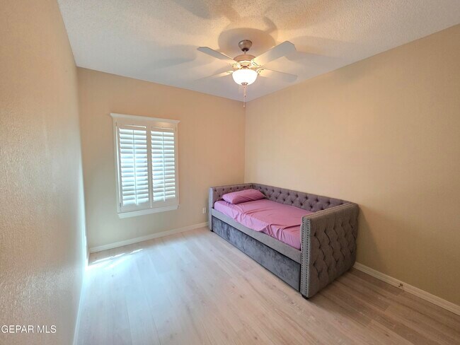 Building Photo - 7346 Gulf Creek Dr