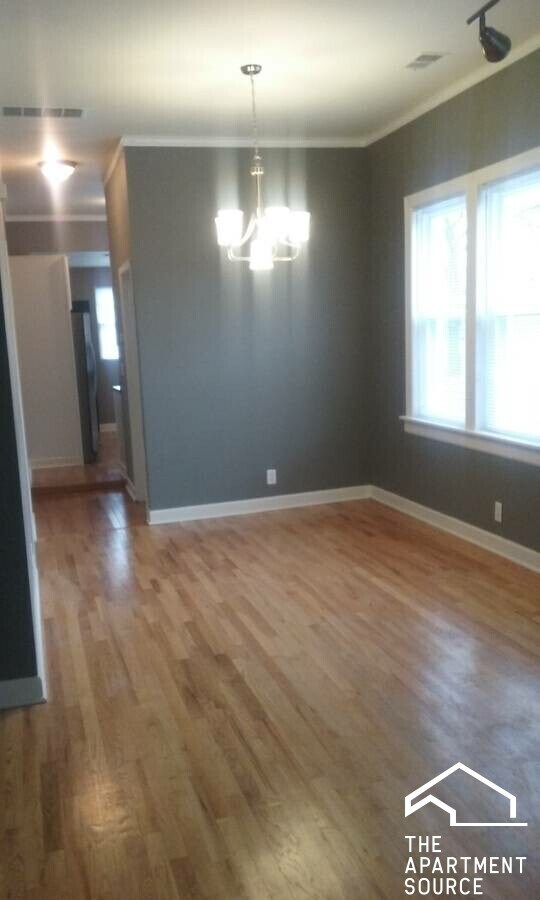 Building Photo - 1635 N Artesian Ave