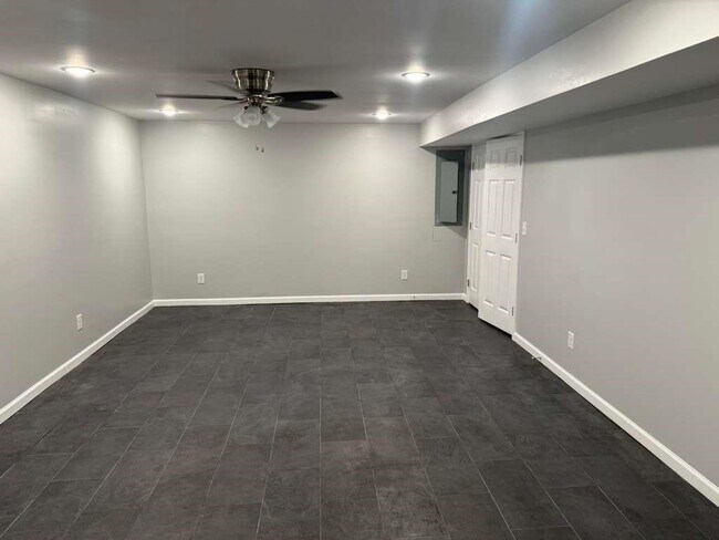 Building Photo - 2501 Sandy Ct