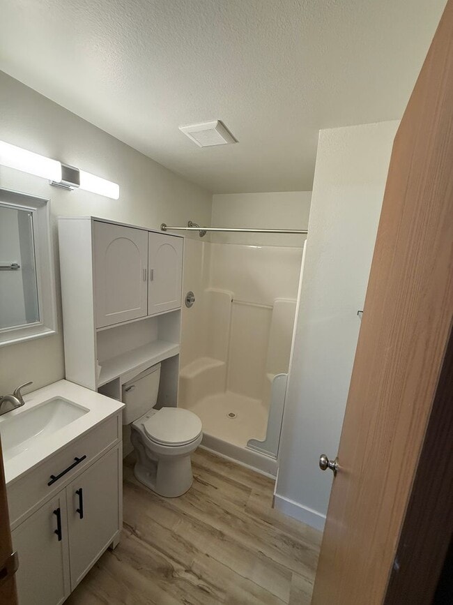 Building Photo - Updated, Its a must see........ 3 bedroom, 2 bath