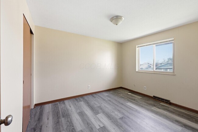 Building Photo - 1759 Lonsdale Rd