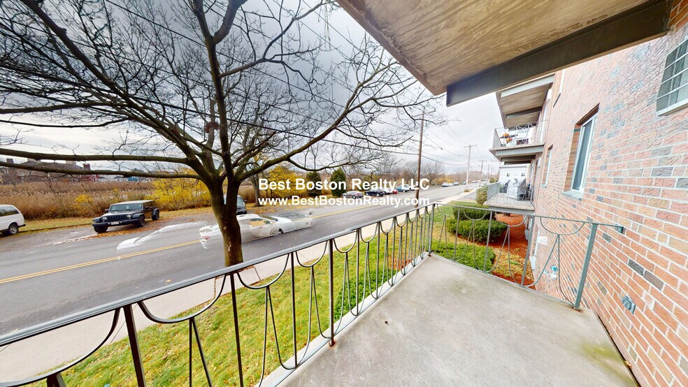 Building Photo - 435 Shirley St