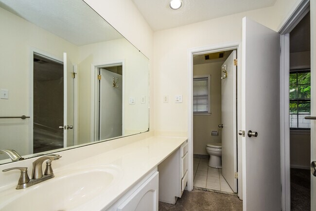 Building Photo - 623 Marlyn Dr