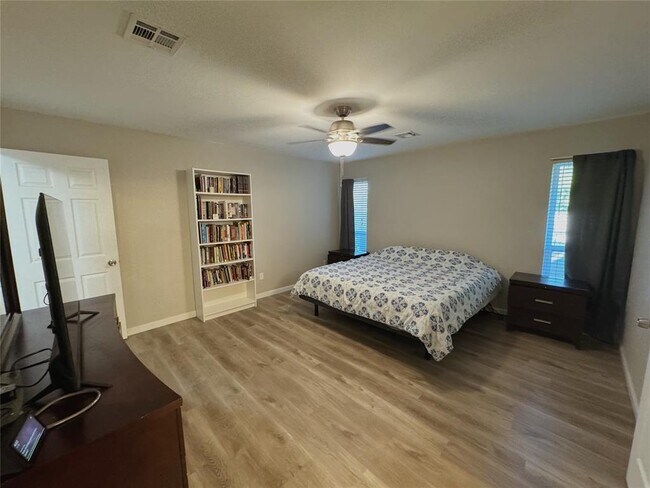Building Photo - 408 Little Chisholm Cir