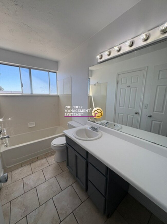 Building Photo - 3 Bedroom Home in Kearns