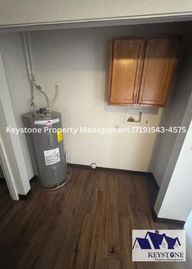 Building Photo - $550 Off Move In Special! Fresh Paint/New ...