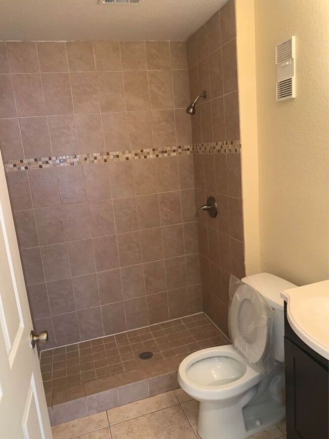 Building Photo - 2 bedroom 2 bath Condo  with Balcony in La...
