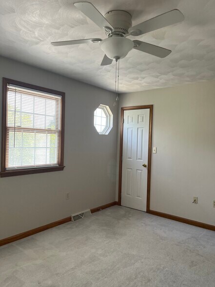 Building Photo - 1112 Cranston Dr
