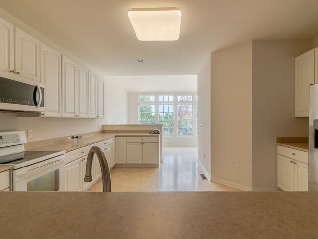 Primary Photo - Spacious Unfurnished 3-BR, 2.5-BA year-rou...