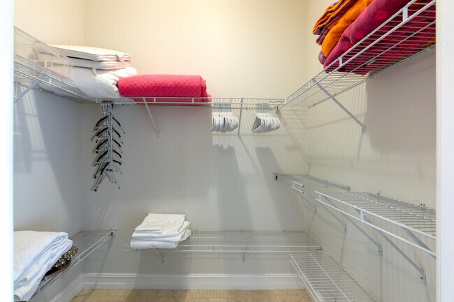 Building Photo - 801 S Olive Ave