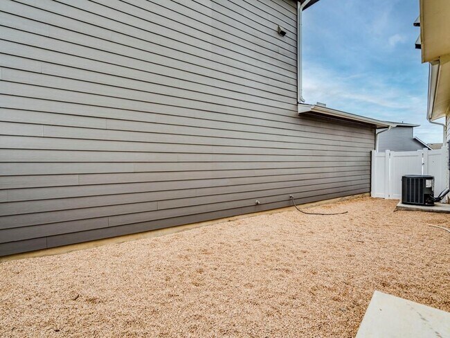 Building Photo - 7904 Mandela Bend