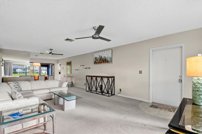 Building Photo - 4866 Dovewood Cir