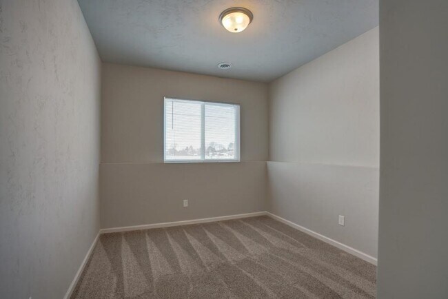 Building Photo - 434 Hanson Rd