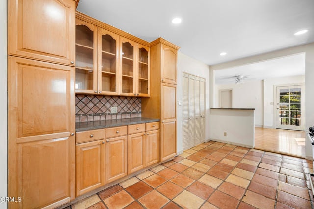 Building Photo - 3360 Glenrose Ave