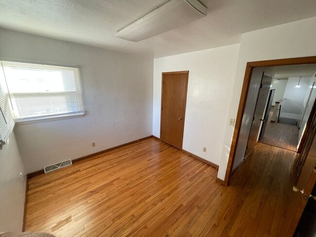 Building Photo - 525 E 47th St
