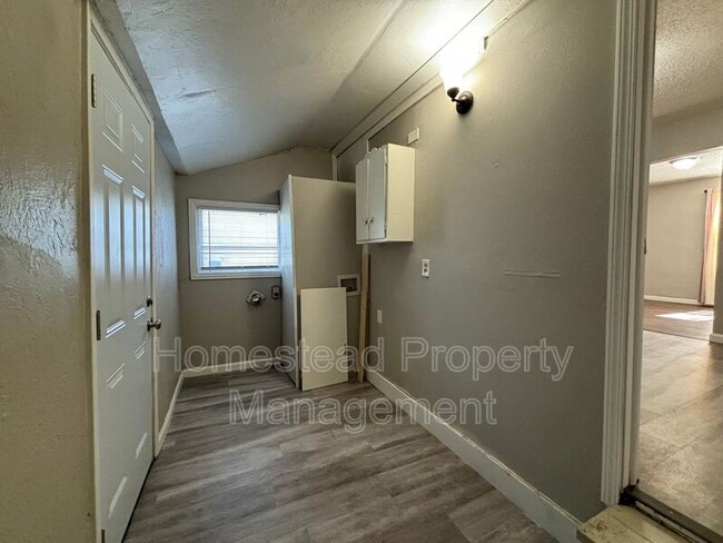 Building Photo - 305 E Jacobs Dr