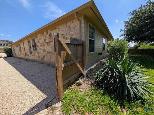 Building Photo - 2937 Post Oak Cir