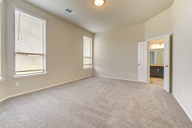 Building Photo - 4727 Crest Hill Dr