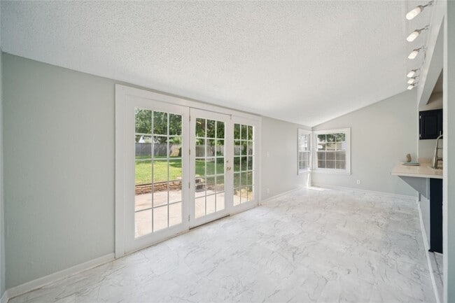 Building Photo - 1417 S Quebec Ave