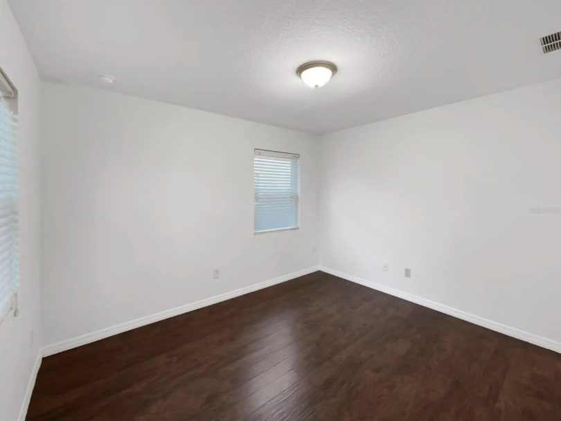 Building Photo - 930 School St