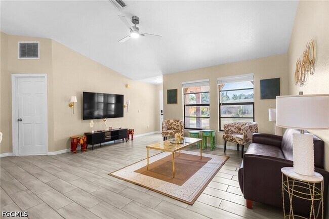Building Photo - 930 SW 34th St