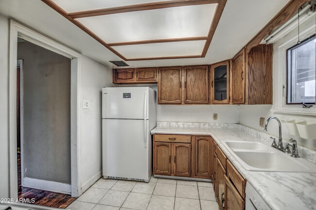 Building Photo - 384 E Windsor Ave