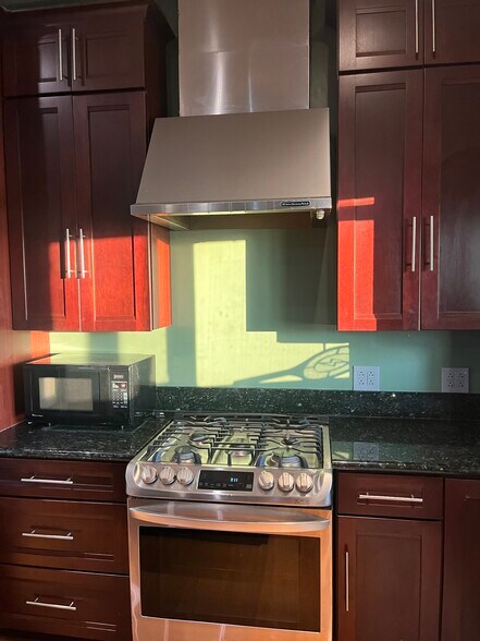 Building Photo - 2181 Garden Hwy