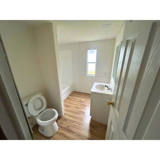 Primary Photo - 308 Walker Ct