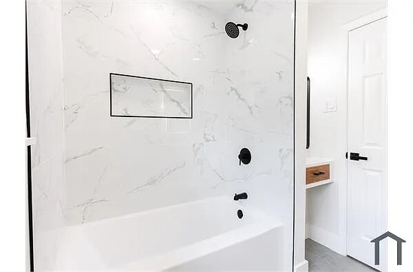 Building Photo - 10307 Pinecrest Dr