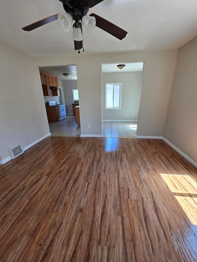 Building Photo - 2641 N Arrowhead Ave