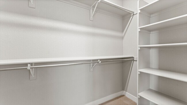 Building Photo - Mangold822 (KC-LN)