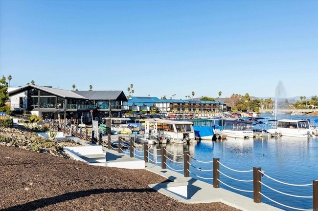 Building Photo - 1560 Circa Del Lago