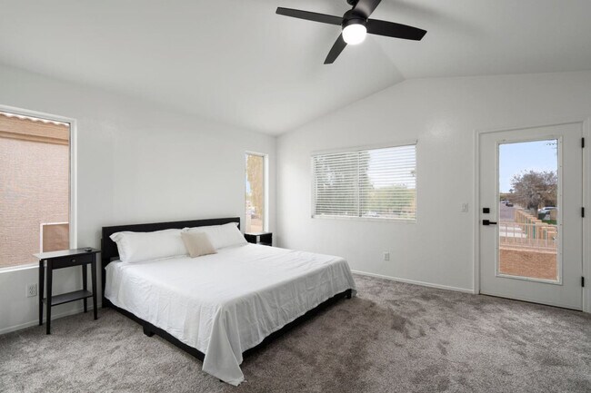 Building Photo - 13682 W Desert Flower Dr