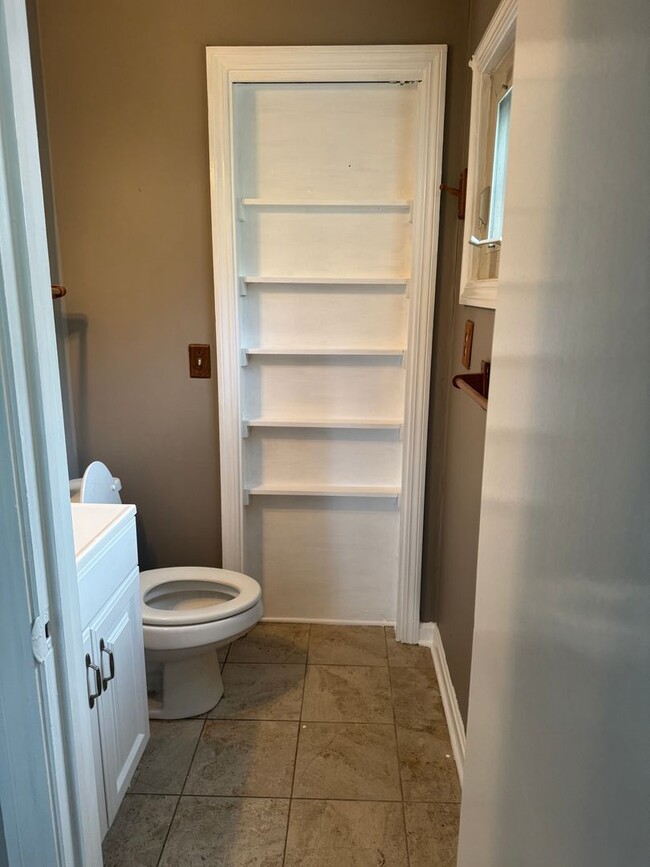 Building Photo - Updated 4 bedroom in Taylors