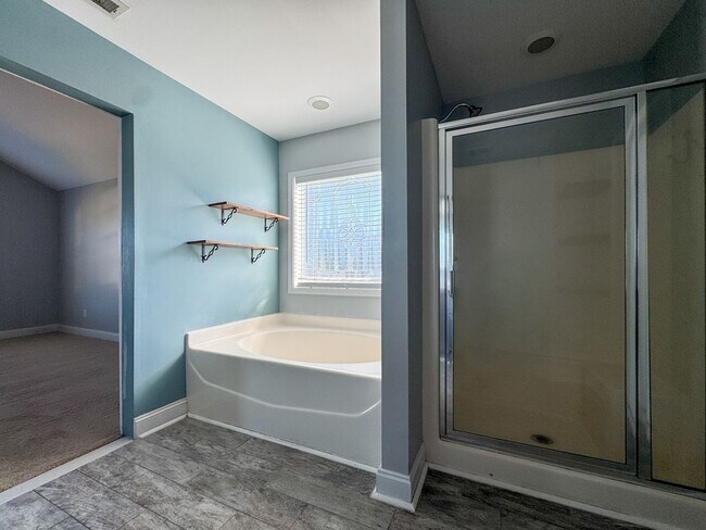 Building Photo - Stunning 4 Bed 2.5 Bath Home in Lexington Plantation