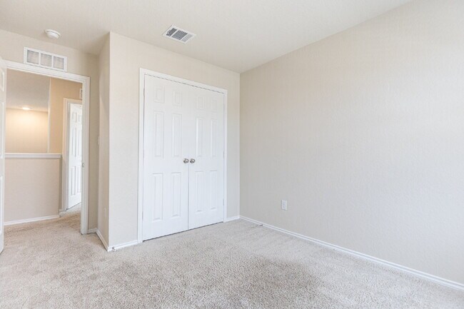 Building Photo - 817 Beacon Hts