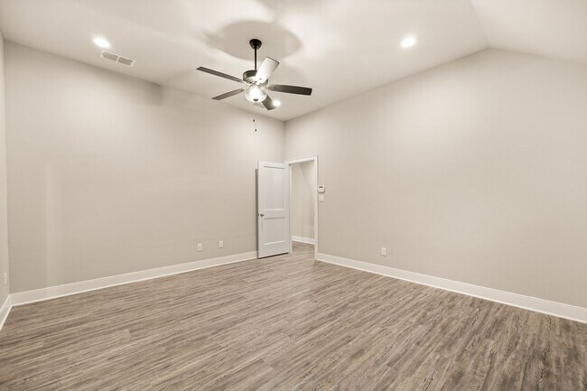Building Photo - 1617 Legacy Dr